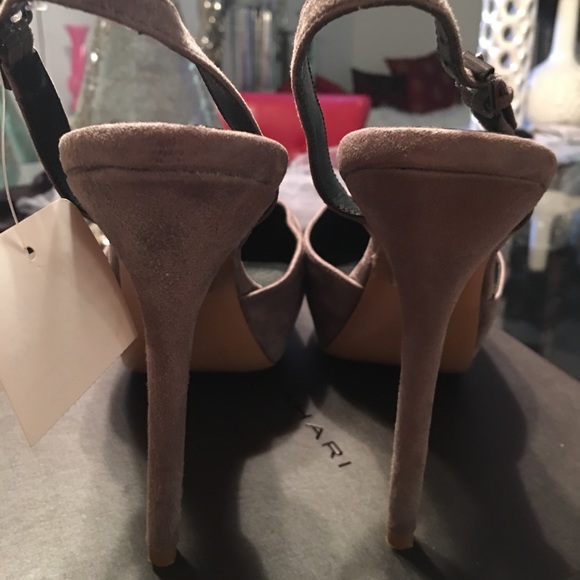 Elie Tahari Gray Slingback ( Size 40.5) - Picture 3 of 5